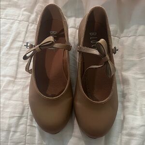 Bloch  children’s Tan Mary Jane Tap shoes with Bow Size 5M (fits smaller)
